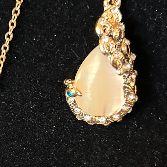 Vintage Elegant Gold tone and Cream Jewelry Set - Picture 14 of 14